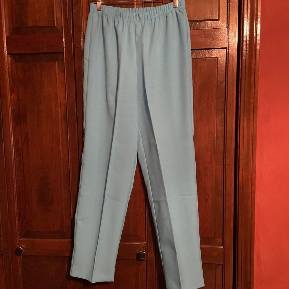Beautiful "Salon Studio" Pantsuit - Picture 4 of 5
